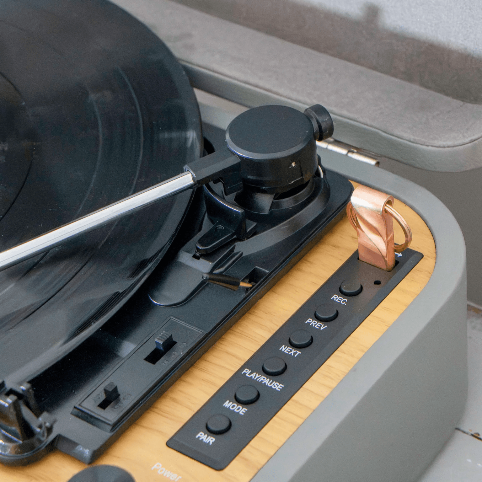 програвач вінілу lenco tt-116gy в ретро-стилі з bluetooth_836c0cd9-6d7c-45ad-99e3-cc3a49653306_image-1757188149081