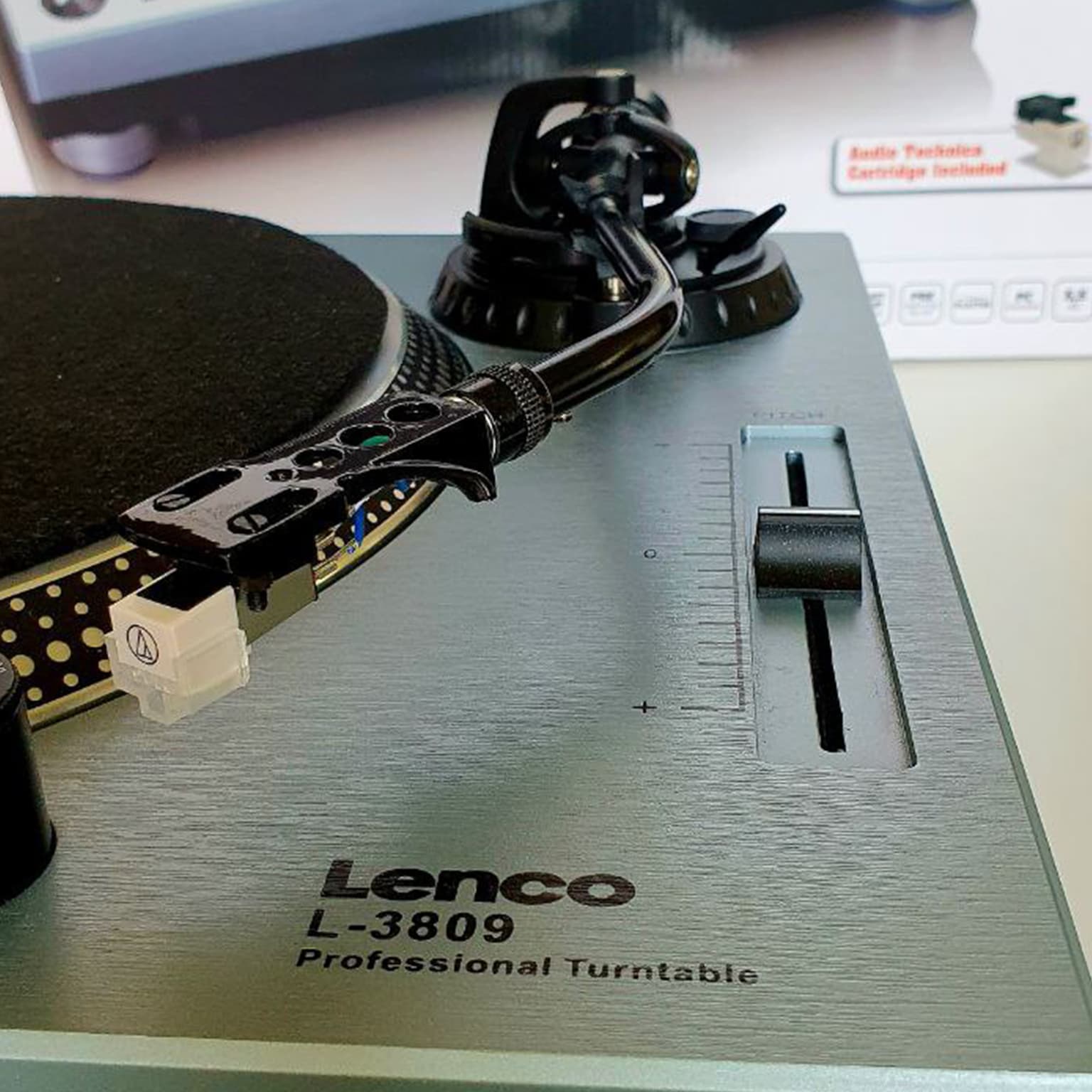 програвач вінілу l-3809me_445152f4-1781-46e8-93a5-5845d524f4a3_image-1757188148176