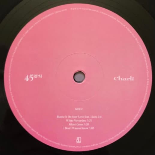 вінілова платівка lp2 charli xcx: charli_fe4b1169-7989-472c-9717-ff2dc326319e_image-1757188155276